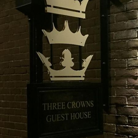 Three Crowns Guest House 솔즈베리 외부 사진